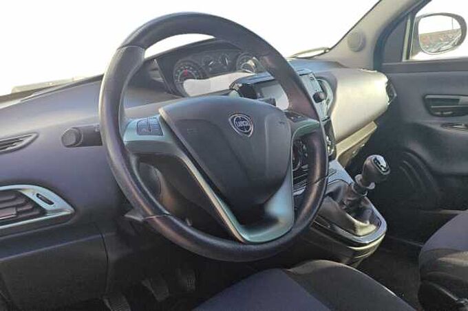 Lancia Ypsilon 3ª serie 1.0 FireFly 5 porte S&S Hybrid Ecochic Silver