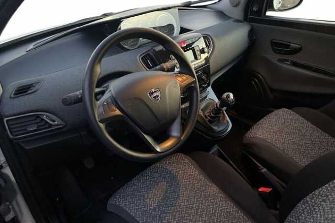 Lancia Ypsilon 3ª serie 1.0 FireFly 5 porte S&S Hybrid Ecochic Silver *4 posti*