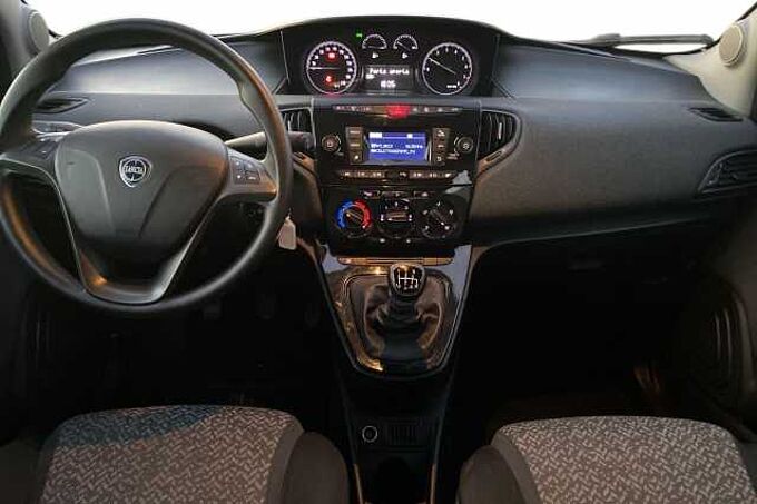 Lancia Ypsilon 3ª serie 1.0 FireFly 5 porte S&S Hybrid Ecochic Silver *4 posti*