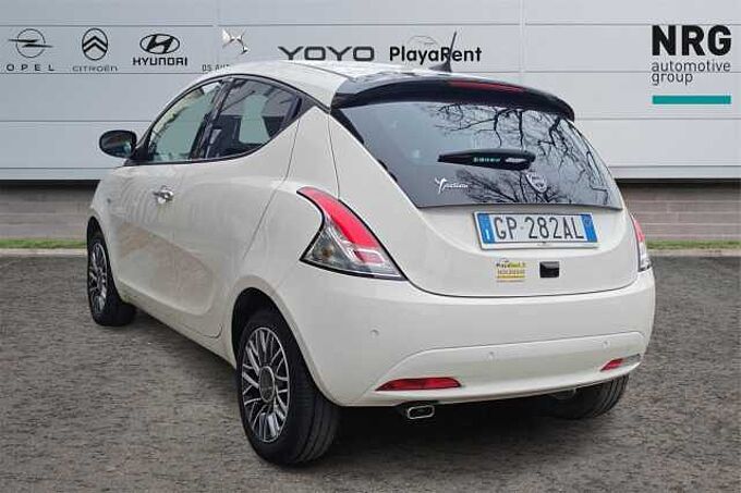 Lancia Ypsilon 3ª serie 1.0 FireFly 5 porte S&S Hybrid Ecochic Silver
