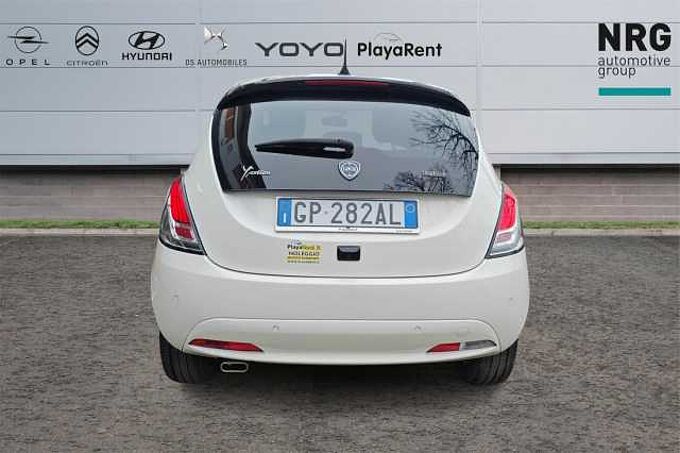 Lancia Ypsilon 3ª serie 1.0 FireFly 5 porte S&S Hybrid Ecochic Silver