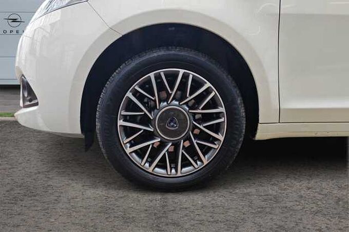 Lancia Ypsilon 3ª serie 1.0 FireFly 5 porte S&S Hybrid Ecochic Silver