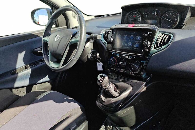 Lancia Ypsilon 3ª serie 1.0 FireFly 5 porte S&S Hybrid Ecochic Silver