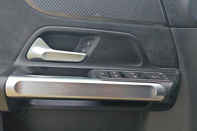 Mercedes-Benz GLB 200 d Automatic Sport Plus *AMG LINE*