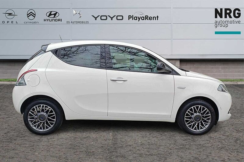 Lancia Ypsilon 3&ordf; serie 1.0 FireFly 5 porte S&S Hybrid Ecochic Silver