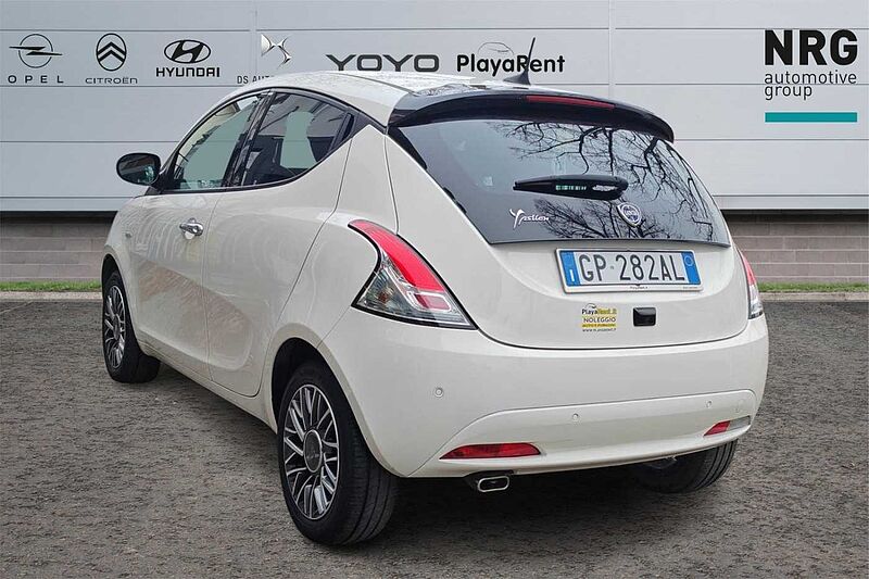 Lancia Ypsilon 3&ordf; serie 1.0 FireFly 5 porte S&S Hybrid Ecochic Silver
