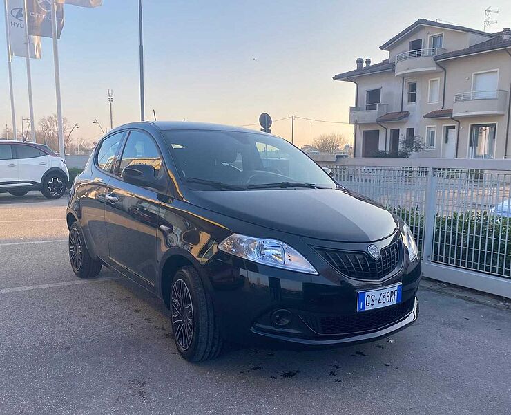 Lancia Ypsilon 3&ordf; serie 1.0 FireFly 5 porte S&S Hybrid Silver