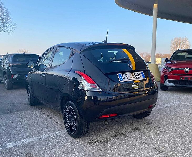 Lancia Ypsilon 3&ordf; serie 1.0 FireFly 5 porte S&S Hybrid Silver