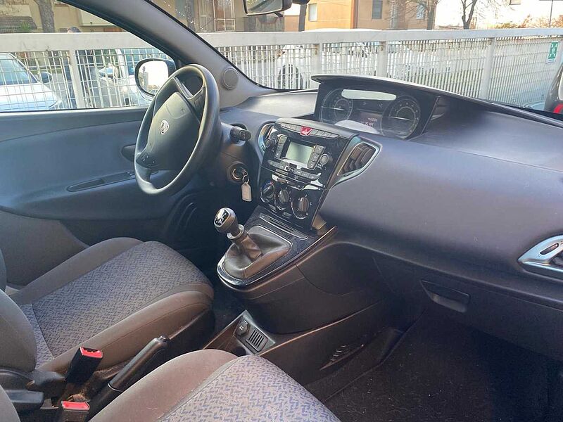 Lancia Ypsilon 3&ordf; serie 1.0 FireFly 5 porte S&S Hybrid Silver