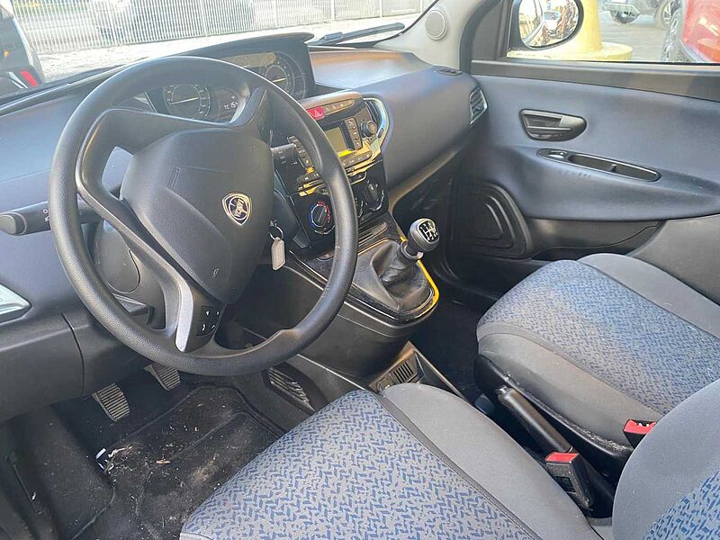 Lancia Ypsilon 3&ordf; serie 1.0 FireFly 5 porte S&S Hybrid Silver