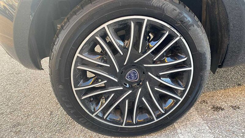 Lancia Ypsilon 3&ordf; serie 1.0 FireFly 5 porte S&S Hybrid Silver