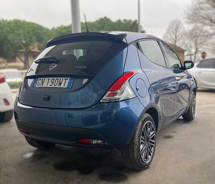 Lancia Ypsilon 3&ordf; serie 1.0 FireFly 5 porte S&S Hybrid Ecochic Silver