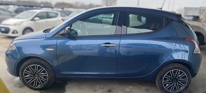 Lancia Ypsilon 3&ordf; serie 1.0 FireFly 5 porte S&S Hybrid Ecochic Silver