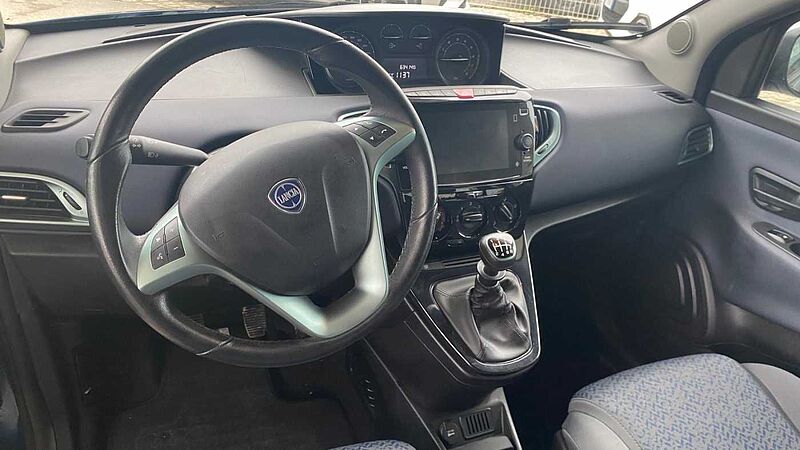 Lancia Ypsilon 3&ordf; serie 1.0 FireFly 5 porte S&S Hybrid Ecochic Silver