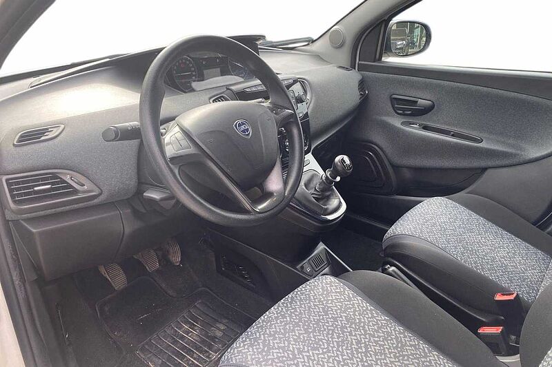 Lancia Ypsilon 3&ordf; serie 1.0 FireFly 5 porte S&S Hybrid Ecochic Silver