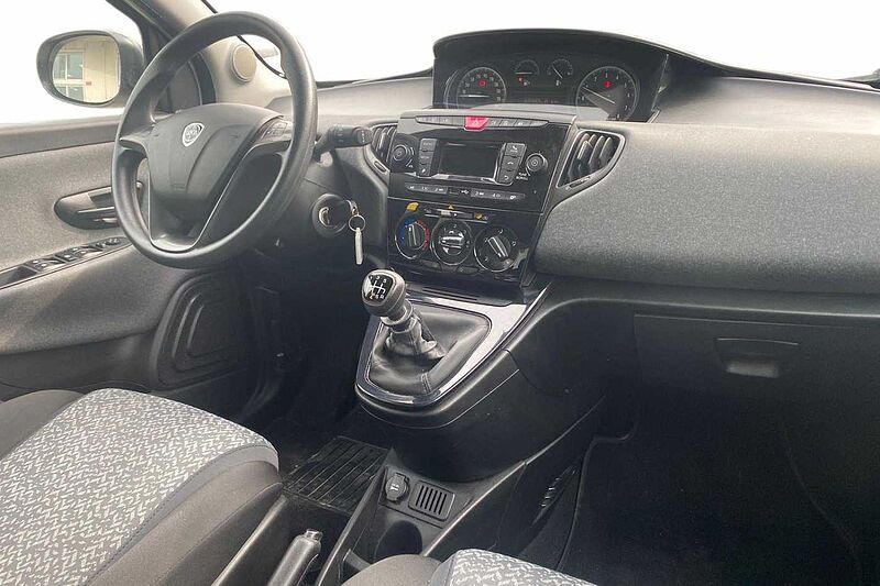 Lancia Ypsilon 3&ordf; serie 1.0 FireFly 5 porte S&S Hybrid Ecochic Silver