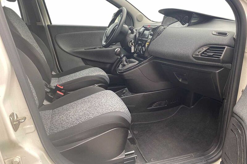 Lancia Ypsilon 3&ordf; serie 1.0 FireFly 5 porte S&S Hybrid Ecochic Silver