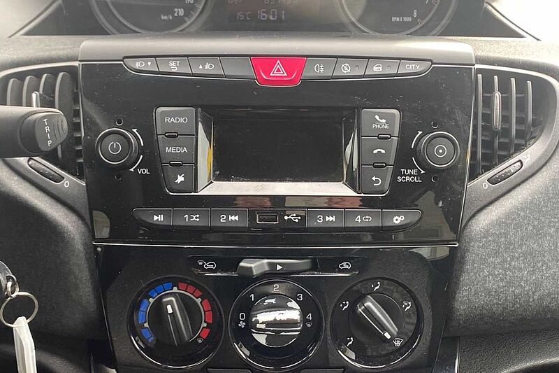 Lancia Ypsilon 3&ordf; serie 1.0 FireFly 5 porte S&S Hybrid Ecochic Silver