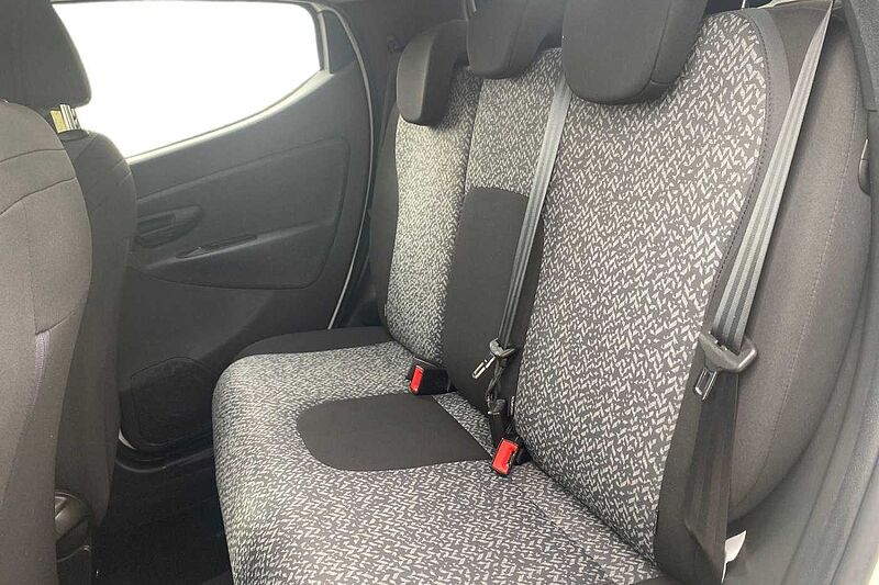 Lancia Ypsilon 3&ordf; serie 1.0 FireFly 5 porte S&S Hybrid Ecochic Silver