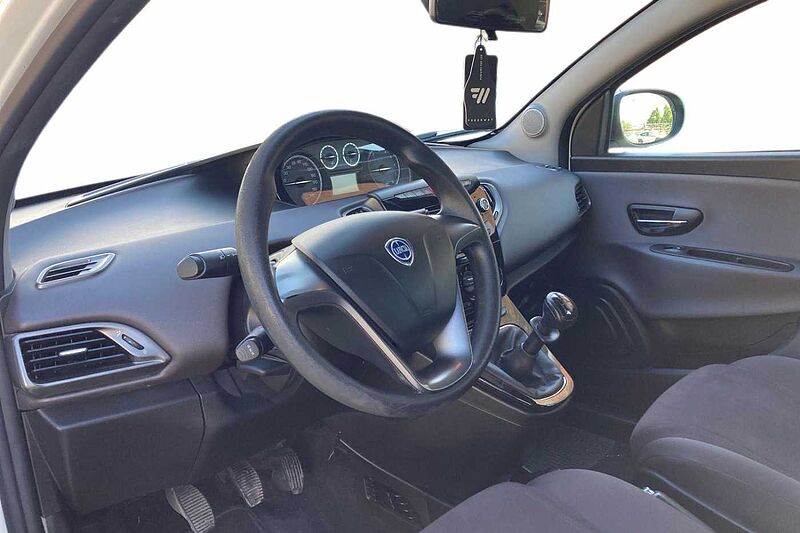 Lancia Ypsilon 3&ordf; serie 1.2 69 CV 5 porte  - GOLD Ecochic GPL nuovo - Bianco Tetto Nero - CONTO VENDITA