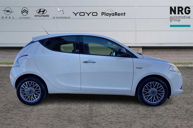 Lancia Ypsilon 3&ordf; serie 1.2 69 CV 5 porte  - GOLD Ecochic GPL nuovo - Bianco Tetto Nero - CONTO VENDITA
