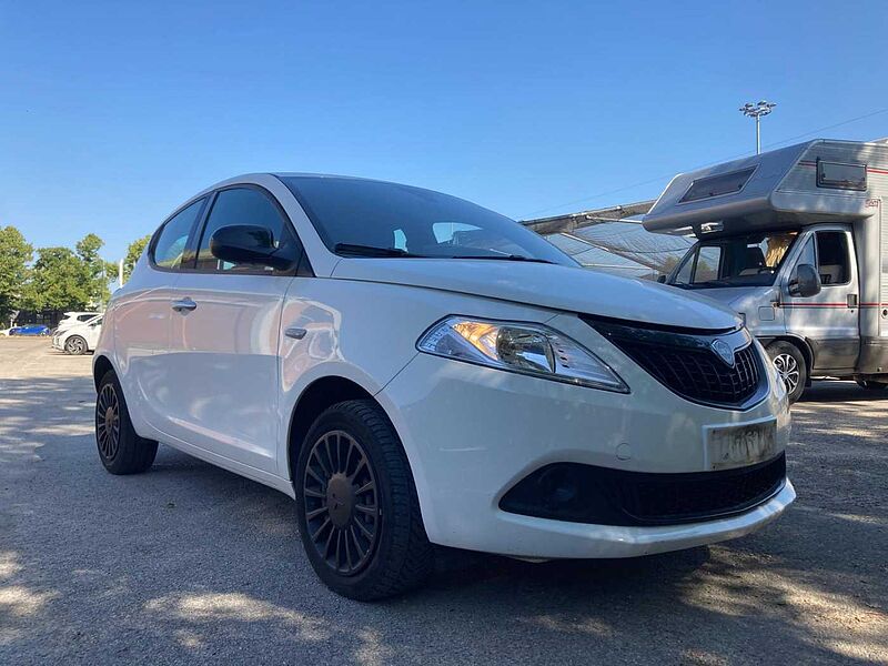 Lancia Ypsilon 3ª serie Promo Luglio 1.0 FireFly 5 porte S&S Hybrid Silver