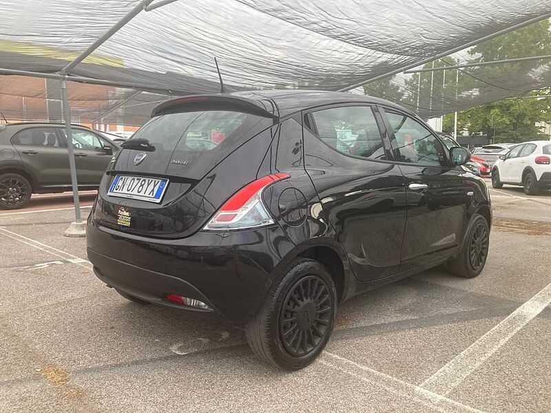 Lancia Ypsilon 3&ordf; serie PROMO FINANZIAMENTO LUGLIO 1.0 FireFly 5 porte S&S Hybrid Ecochic Silver